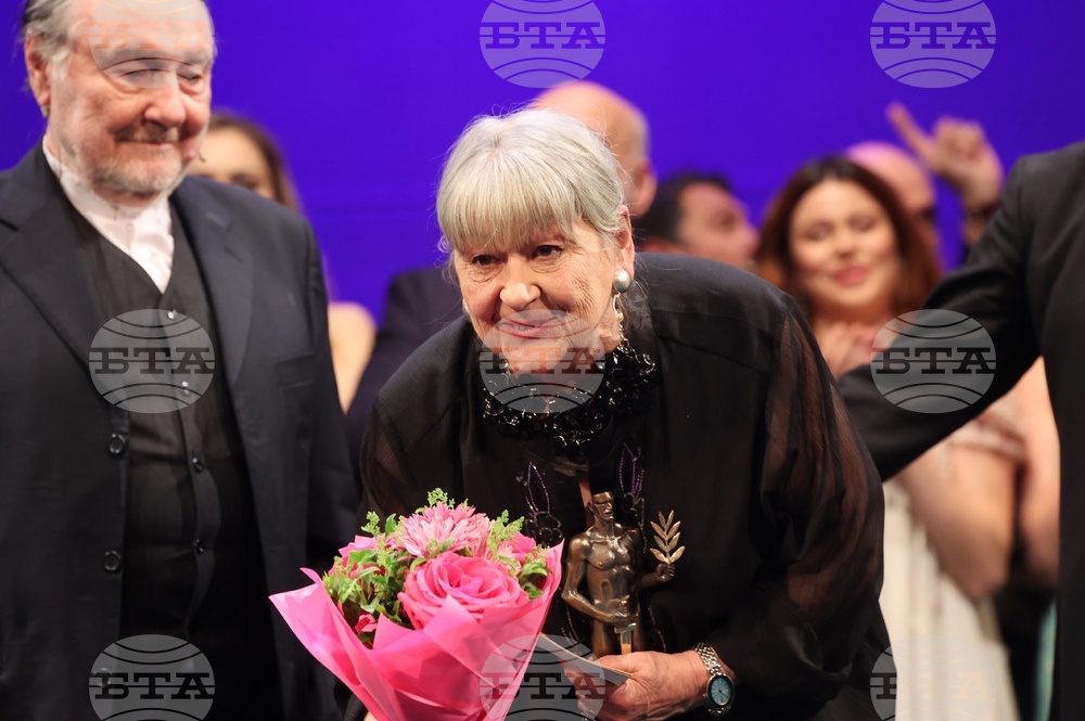 Театър „Българска армия“ - награди „Аскеер“ - Елена Райнова