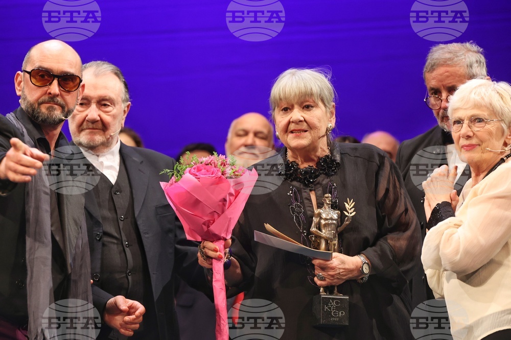 Театър „Българска армия“ - награди „Аскеер“ - Елена Райнова