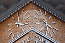 Преминаване към лятно часово време