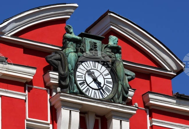 Преминаваме към зимно часово време на 26 октомври, когато часовниците се връщат с един час назад