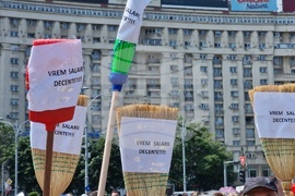 Румъния - протест - учители