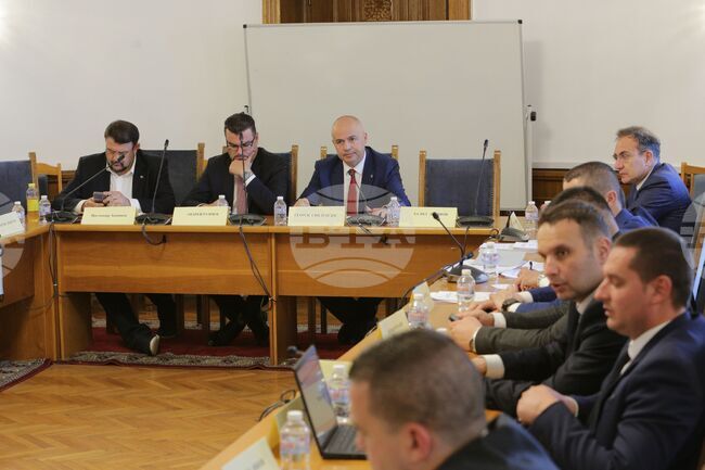 Парламент - Комисия по транспорт и съобщения