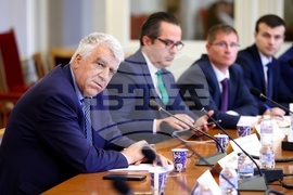 Парламент - Комисия по бюджет и финанси