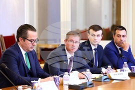 Парламент - Комисия по бюджет и финанси