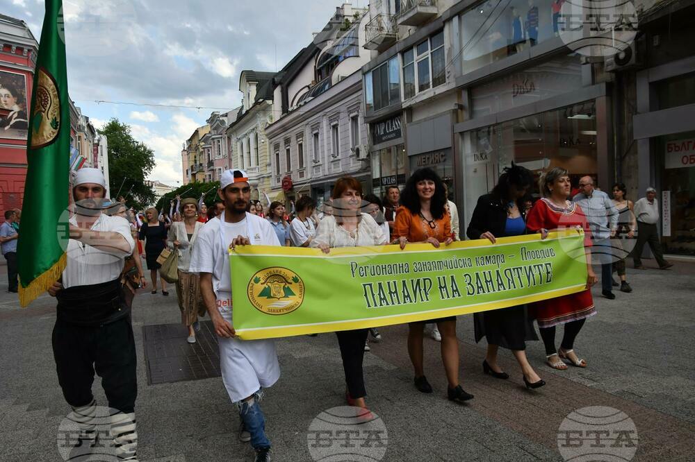 Занаятчии от цялата страна участват в "Пролетен панаир на занаятите" в Пловдив