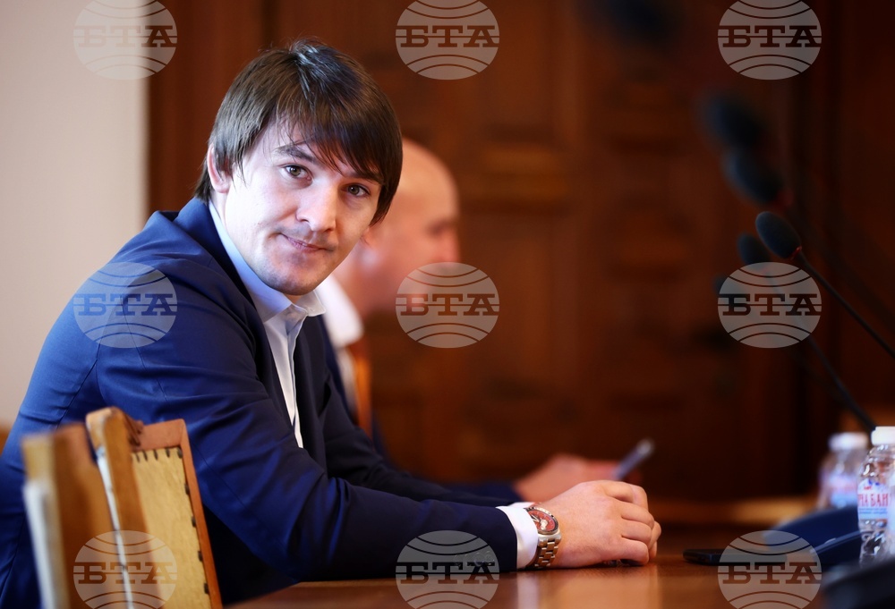 Парламент - Комисия по туризъм