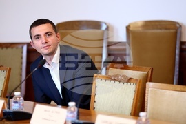 Парламент - Комисия по туризъм