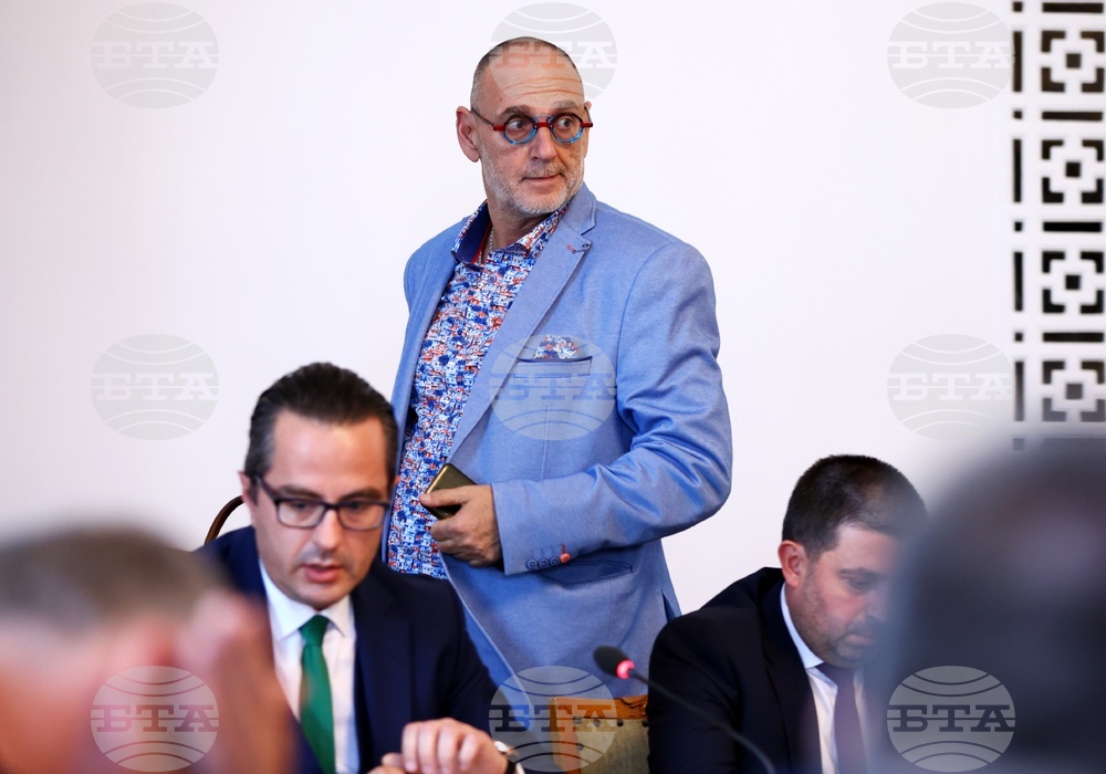 Парламент - Комисия по туризъм