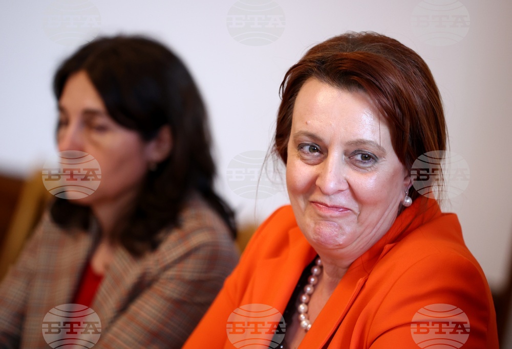 Парламент - Комисия по туризъм