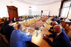 Парламент - Комисия по туризъм