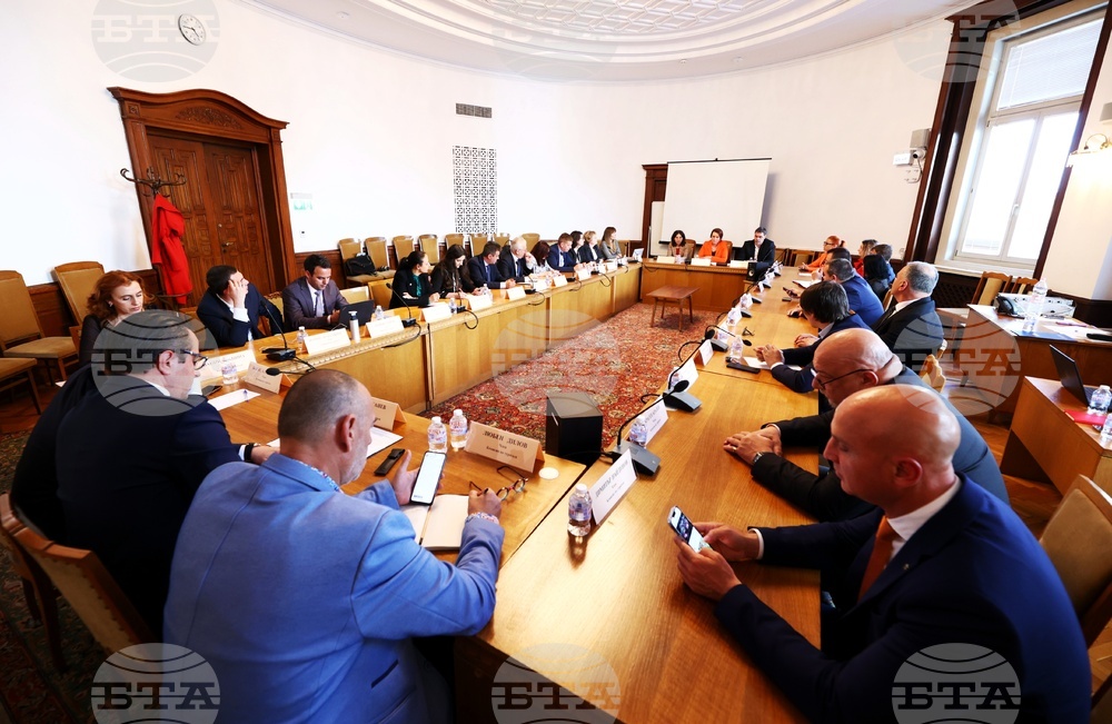 Парламент - Комисия по туризъм