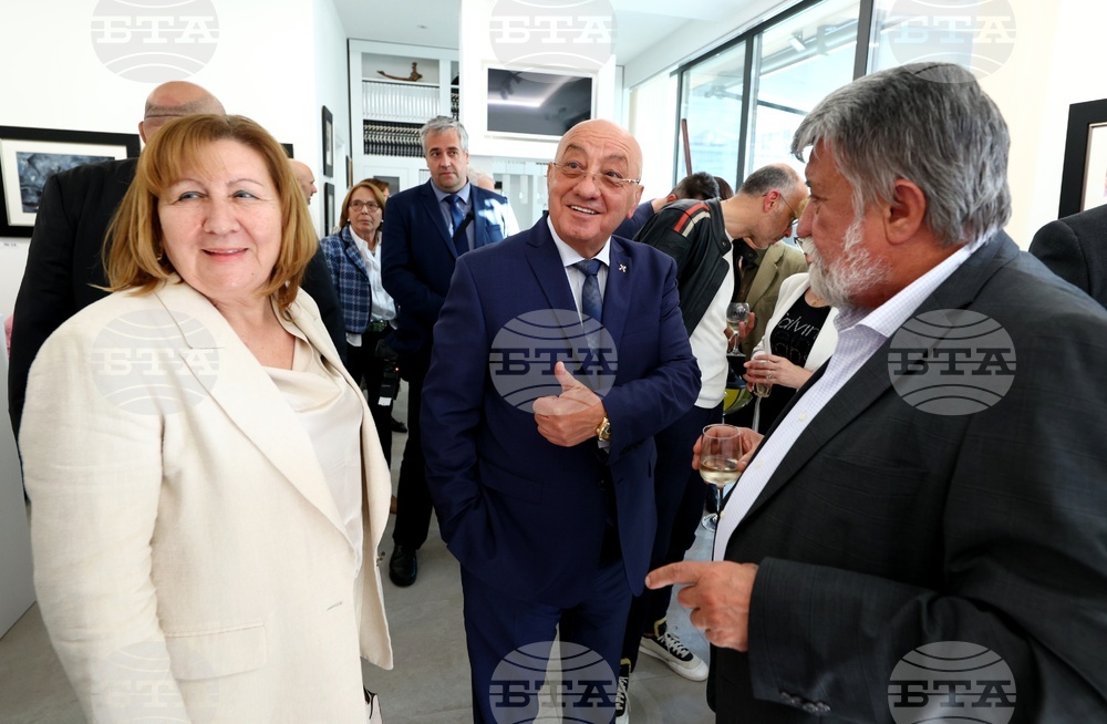 Вежди Рашидов - изложба