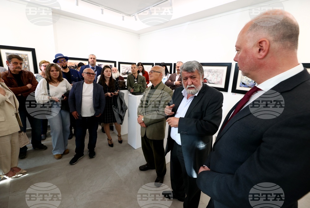 Вежди Рашидов - изложба