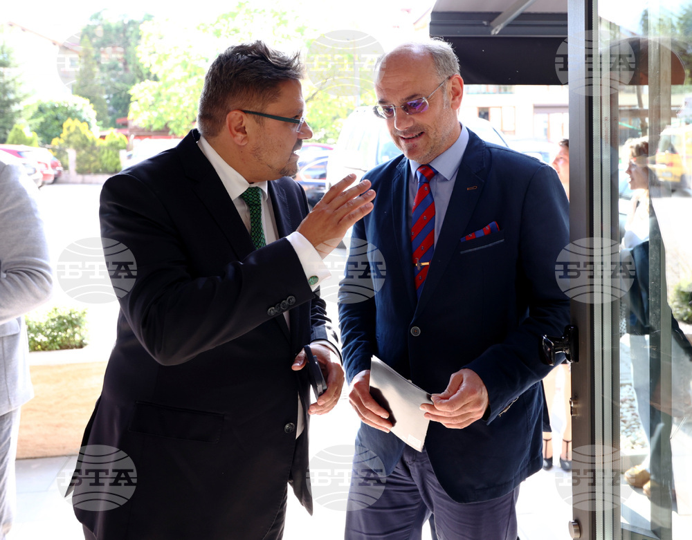 Вежди Рашидов - изложба