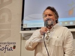 Литературата трябва да бъде нещо лично, смята Иво Тодоров