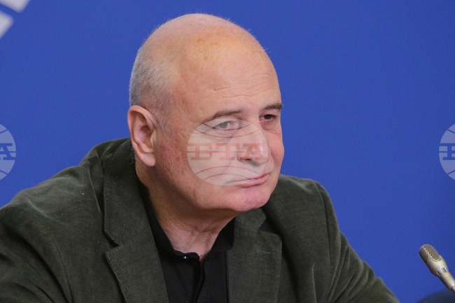 Николай Радулов е водач на листата на „Морал, единство, чест“ в Трети МИР - Варна и в 26-и МИР - София област