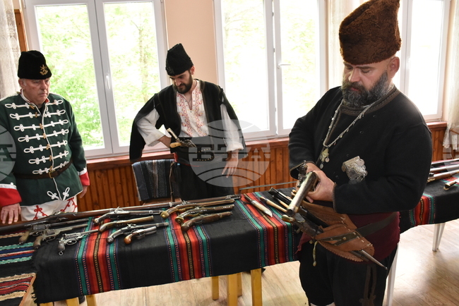 Хасково - изложба - оръжия и униформи