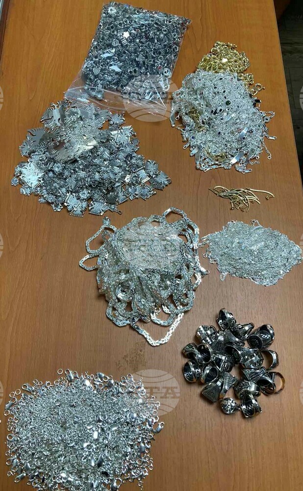 Над пет кг контрабандни сребърни накити откриха митничари на "Капитан Андреево"