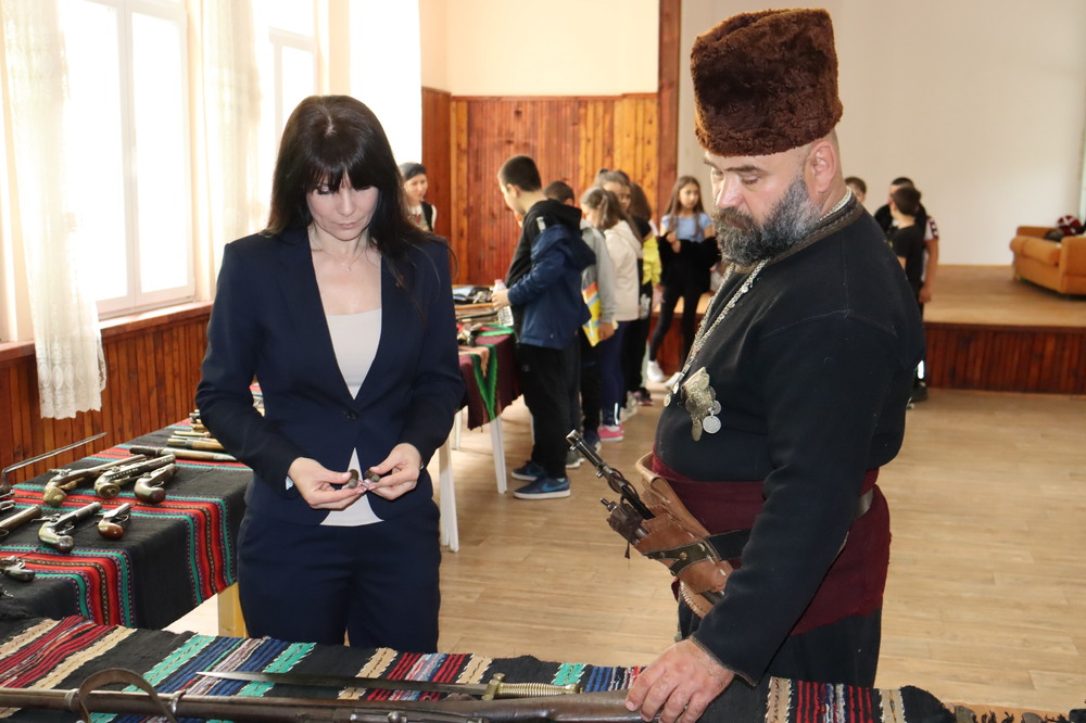 Община Хасково: Изложба на оръжия и униформи на хайдути, революционери, опълченци и четници от периода на Българското възраждане