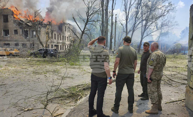 Един човек е загинал при експлозия в украинския град Днипро; има ранени, сред които и двама полицаи