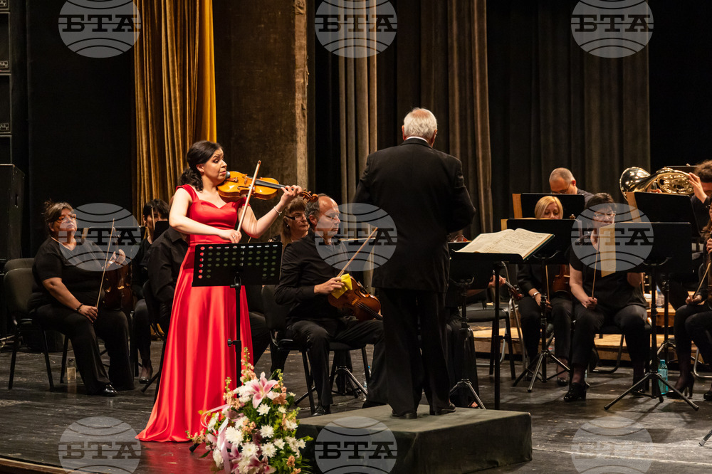 Бургас - Кремена Оксенкруг - симфоничен концерт