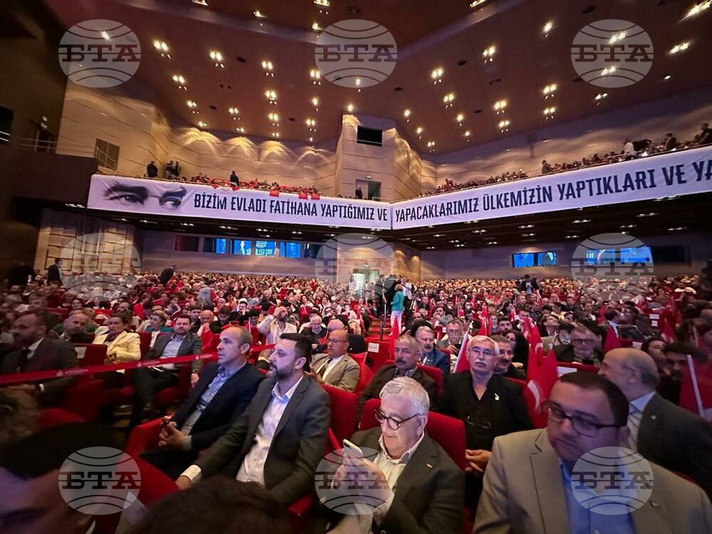 Turkish Opposition Leader Kilicdaroglu Meets Bulgarian, Balkan Expatriates in Istanbul