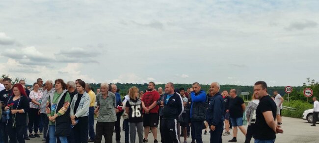 Протестиращи блокираха главен път Е-79 при разклона за с. Краводер заради честите инциденти в района