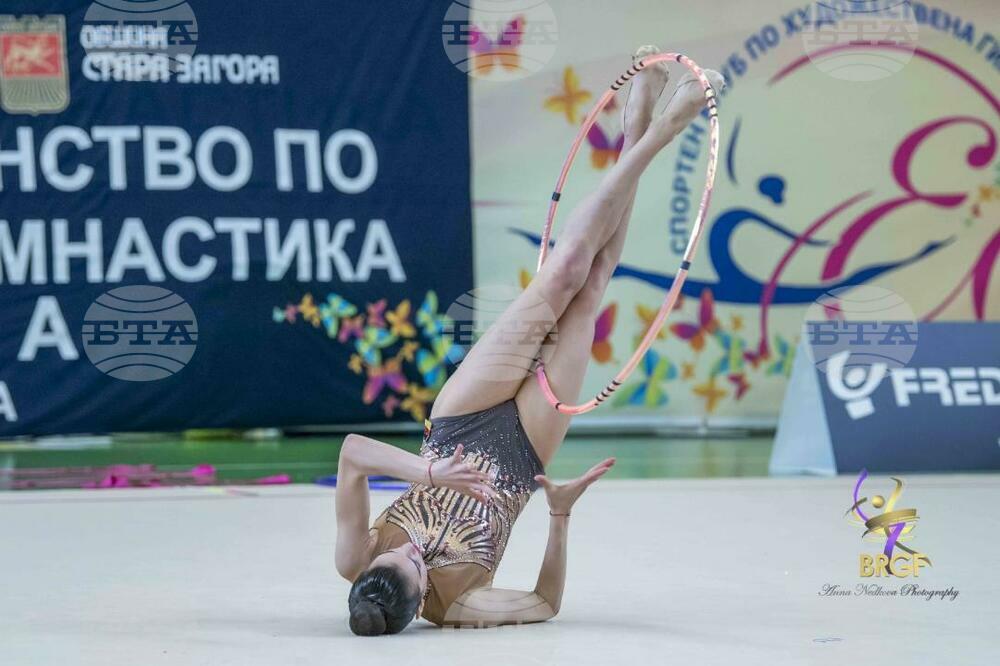 Шампионката в многобоя Ники Гочева от клуб Авангард взе две златни отличия на финалите при жените на Държавно първенство по художествена гимнастика