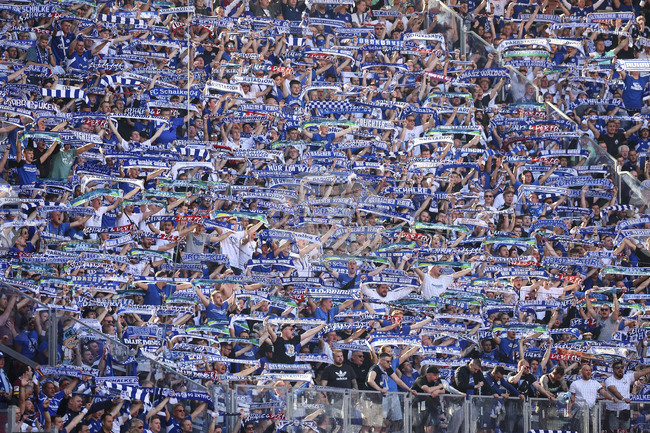 Шалке се раздели с треньора ван Вондерен