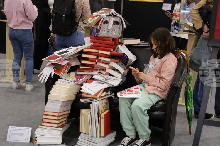 Romanian Media Give Headline Prominence to Bulgaria's Guest-of-Honour Status at Upcoming Bookfest