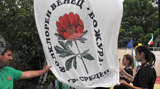 Община Средец осигурява безплатен транспорт до събора „Фолклорен венец Божура"