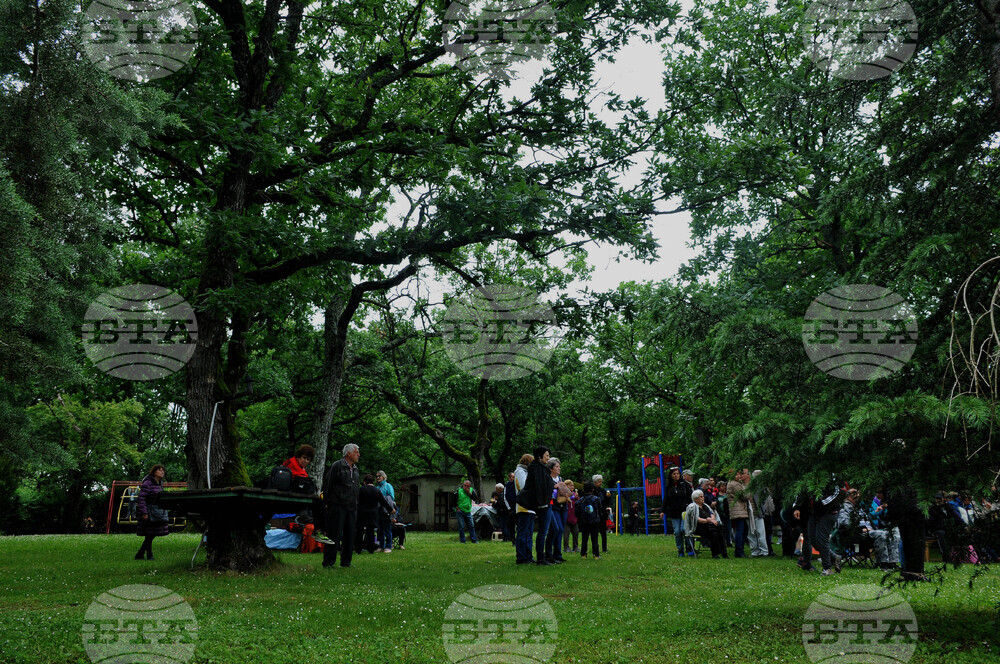 Средец - странджанско-тракийски събор Фолклорен венец "Божура"