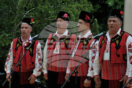 Средец - странджанско-тракийски събор Фолклорен венец "Божура"