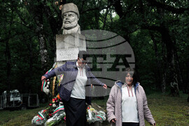 Средец - странджанско-тракийски събор Фолклорен венец "Божура"