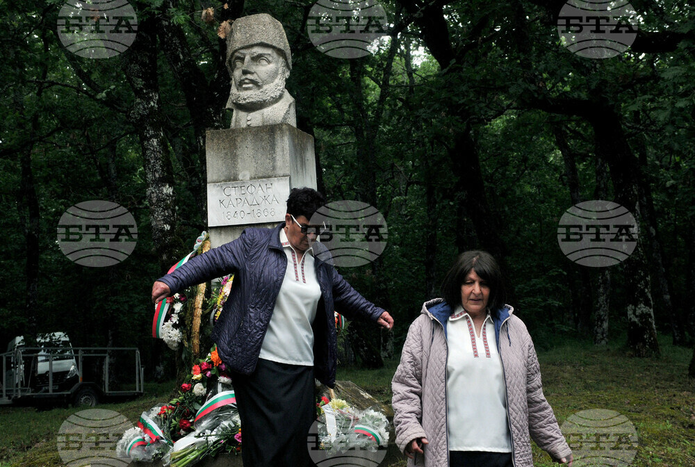 Средец - странджанско-тракийски събор Фолклорен венец "Божура"