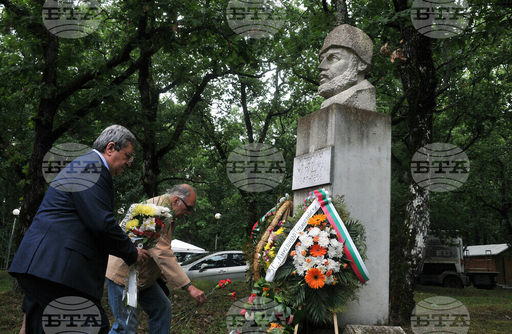 Средец - странджанско-тракийски събор Фолклорен венец "Божура"