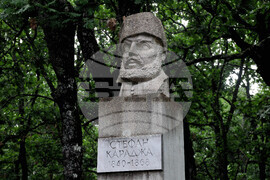 Средец - странджанско-тракийски събор Фолклорен венец "Божура"