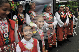 Средец - странджанско-тракийски събор Фолклорен венец "Божура"
