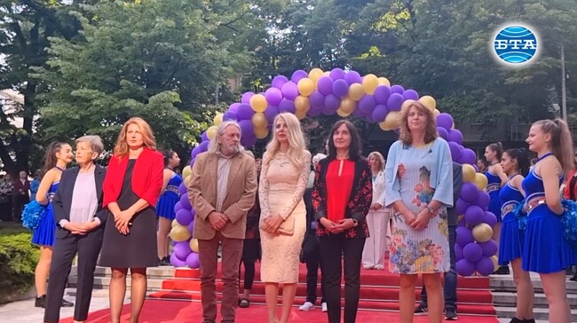 Любен Чаталов и плеяда от актьори бяха част от официалното откриване на петдневния киномаратон "Златната липа 2023" в Стара Загора