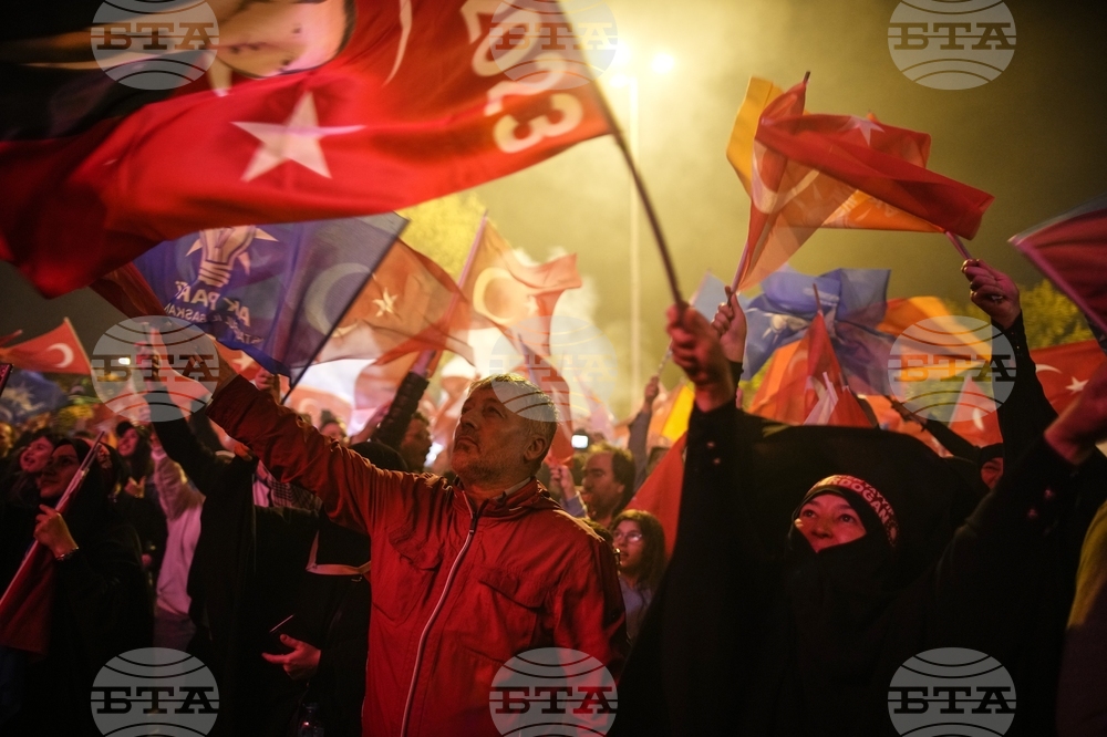 Управляващата в Турция Партия на справедливостта и развитието организира днес в Истанбул предизборен митинг с участието на президента Ердоган