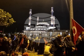 Турция - избори - празнуващи хора