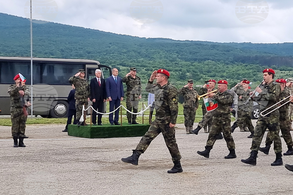 Ново село - Румен Радев - почетен строй