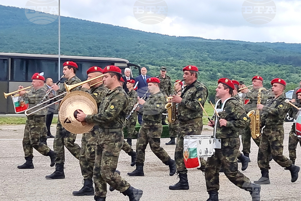 Ново село - Румен Радев - почетен строй