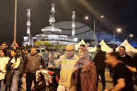 Турция - избори - празнуващи хора