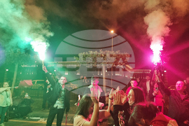 Турция - избори - празнуващи хора