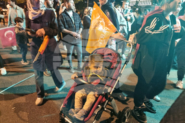 Турция - избори - празнуващи хора