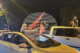 Турция - избори - празнуващи хора