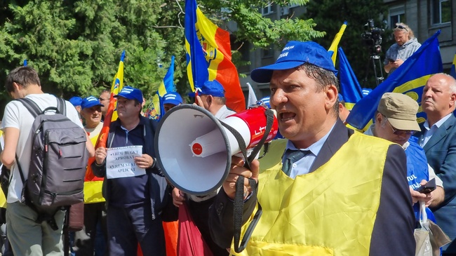 Служители от жп сектора протестираха в Букурещ; недоволните заплашиха, че от 1 юли няма да се движи нито един влак