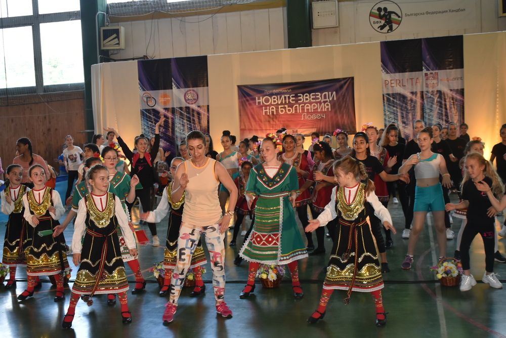 Община Ловеч: Кметът на Ловеч поздрави многобройните участници в Арт-фестивала "Новите звезди на България“