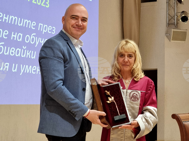 Варна - Икономически университет - Колежа по туризъм - дипломиране